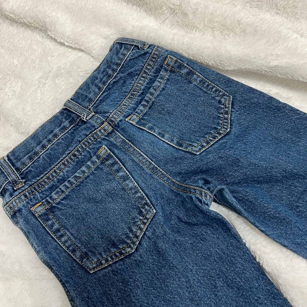 Boy’s jeans pants size 6 Gymboree has a little hole as shown in picture